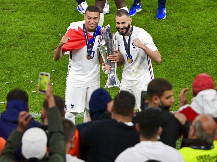 France's Karim Benzema celebrates at the end of the UEFA Nations League final soccer match between France and Spain at the San Siro stadium, in Milan, Italy, Sunday, Oct. 10, 2021. (AP Photo/Luca Bruno)
