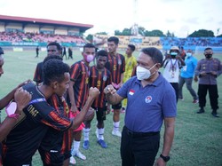 Nonton Semifinal Sepakbola PON, Menpora: Sejauh Ini Lancar