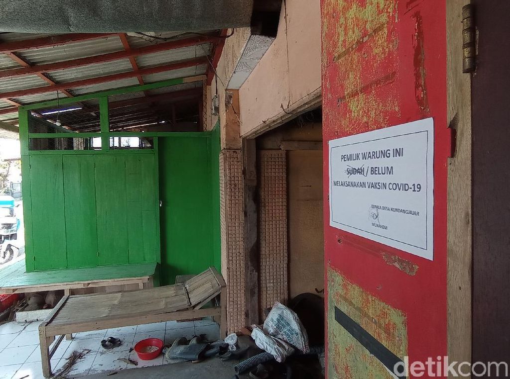 Kertas Ini Ditempel di Rumah Warga Pangandaran yang Belum Vaksinasi Kertas Ini Ditempel di Rumah Warga Pangandaran yang Belum Vaksinasi