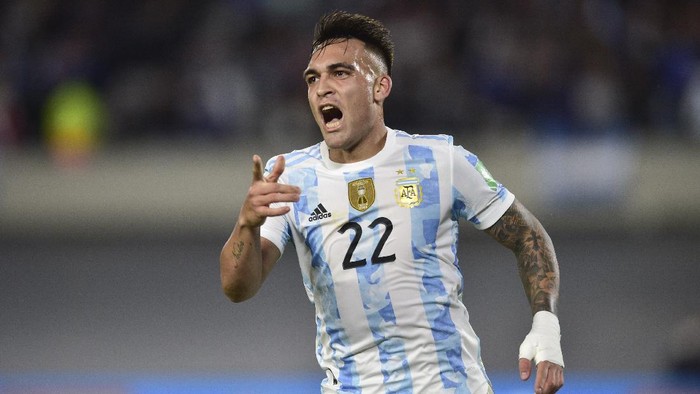 Argentinas Lautaro Martinez celebrates scoring his sides third goal against Uruguay during a qualifying soccer match for the FIFA World Cup Qatar 2022 in Buenos Aires, Argentina, Sunday, Oct. 10, 2021. (AP Photo/Gustavo Garello)
