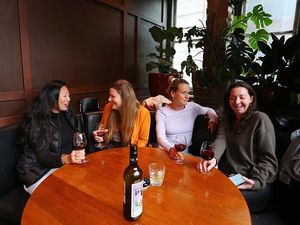 Lockdown Berakhir, Warga Sydney Kini Bisa Nyalon-Nongkrong Lagi