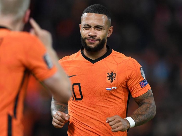 Netherlands' forward Memphis Depay celebrates scoring his team's second goal during the FIFA World Cup Qatar 2022 qualification group G football match between The Netherlands and Gibraltar at De Kuip stadium, in Rotterdam, on October 11, 2021. (Photo by JOHN THYS / AFP)