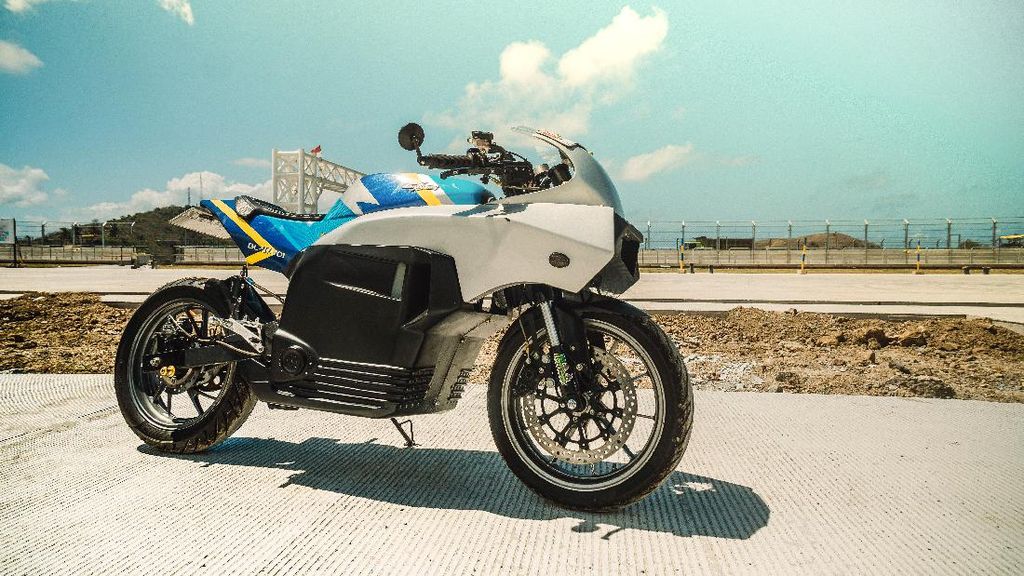 Motor Listrik Universitas Budi Luhur Touring Jakarta-Mandalika Motor Listrik Universitas Budi Luhur Touring Jakarta-Mandalika