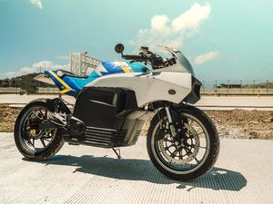 Motor Listrik Universitas Budi Luhur Touring Jakarta-Mandalika Motor Listrik Universitas Budi Luhur Touring Jakarta-Mandalika