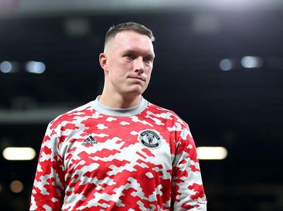 12 Tahun dan 24 Jendela Transfer, Phil Jones Masih di MU