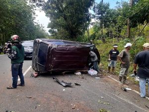 Kecelakaan Maut Minibus Tabrak 3 Motor di Maluku, 3 Orang Tewas di Tempat