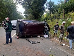 Kecelakaan Maut Minibus Tabrak 3 Motor di Maluku, 3 Orang Tewas di Tempat