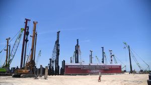 Dua Jempol Jokowi Saat Resmikan Proyek Smelter Freeport