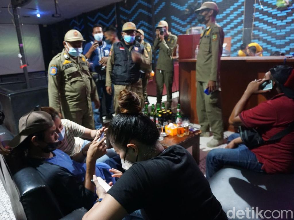 Vaksinasi Pengunjung Tak Diperiksa, 2 Karaoke di Kota Mojokerto Ditutup Paksa