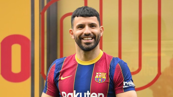 BARCELONA, SPAIN - MAY 31: Sergio Aguero reacts as he is presented as a Barcelona player at the Camp Nou Stadium on May 31, 2021 in Barcelona, Spain. (Photo by David Ramos/Getty Images)