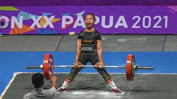 Lifter Susi Susanti Asal Jawa Barat  telah memecahkan Rekor Asia Angkatan Dead Lift dari Cina TPE Chou Yi Ju Angkatan dari 192.5 Kg Menjadi 197.5 KG pada PON XX Papua di Auditorium Universitas Cenderawasih , Abepura KOta Jayapura. Senin (11-10-2021)