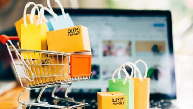 Tips menghentikan kebiasaan belanja pakai paylater/Foto: Freepik/Suracak-Ch