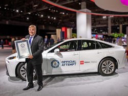 Toyota: Tak Ada Kewajiban Semua Orang Harus Pakai Mobil Listrik