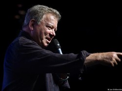 Akhirnya Kapten Kirk Star Trek Benar-benar Terbang ke Ruang Angkasa