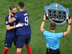 Giroud Anggap Benzema Bikin Permainan Prancis Timpang