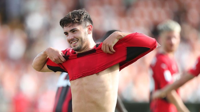 LA SPEZIA, ITALY - SEPTEMBER 25: Brahim Diaz of AC Milan celebrates the victory after  the Serie A match between Spezia Calcio and AC Milan at Stadio Alberto Picco on September 25, 2021 in La Spezia, Italy.  (Photo by Gabriele Maltinti/Getty Images)