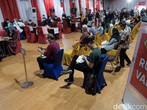 Jelang Nataru, Pemerintah Geber Vaksinasi hingga Testing-Tracing