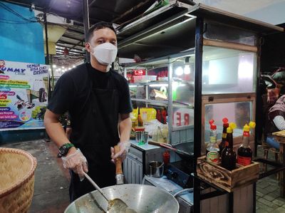 Dipecat KPK, Tigor Simanjuntak Kini Sibuk Jualan Nasi Goreng