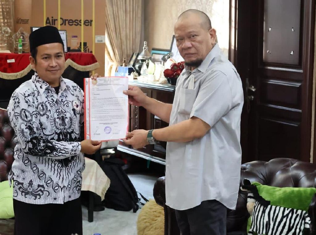 Bertemu Ketua DPD, Guru Honorer Jember Ngadu Soal Formasi PPPK Bertemu Ketua DPD, Guru Honorer Jember Ngadu Soal Formasi PPPK