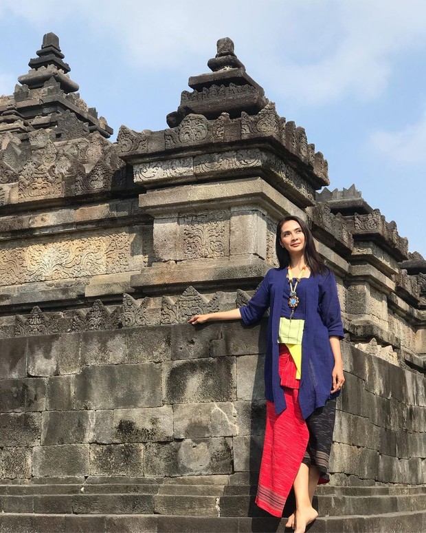 Gaya etnik kasual Maudy Koesnaedi 2019