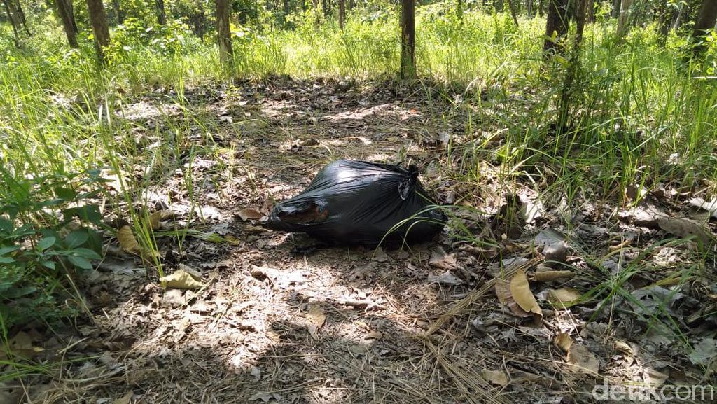 Foto-foto Penemuan Mayat Wanita Terbungkus Plastik di Grobogan