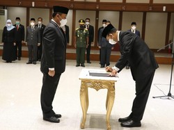 Anies Lantik 7 Pejabat DKI, Termasuk Walkot Jaksel dan Walkot Jakbar