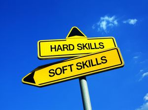 Hard Skill Vs Soft Skill, Mana yang Lebih Penting untuk Karyawan? Hard Skill Vs Soft Skill, Mana yang Lebih Penting untuk Karyawan?
