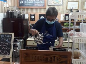 Sisi Lain Eks Pegawai KPK Hotman: Dari Berantas Korupsi ke Racik Kopi Sisi Lain Eks Pegawai KPK Hotman: Dari Berantas Korupsi ke Racik Kopi