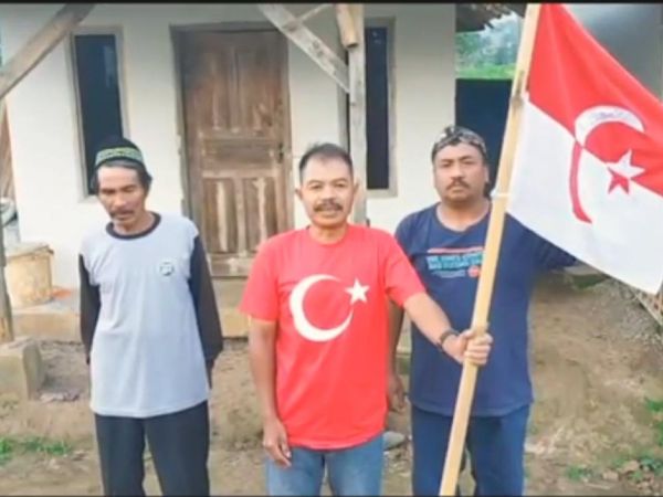 Ini Foto-foto Panglima Jenderal Kibarkan Bendera NII yang Geger di Garut