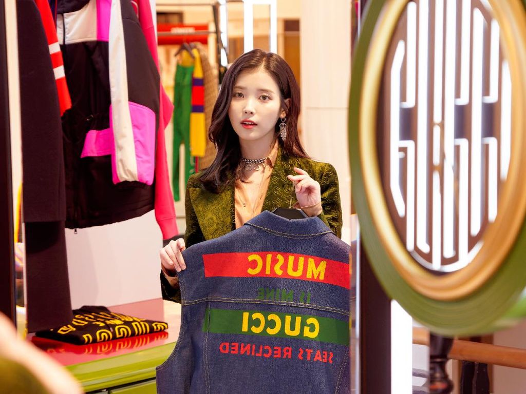 6 Gaya Mewah IU Pakai Koleksi Gucci, Curi Atensi Netizen dengan Rambut Baru