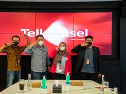 Cerita Perempuan Muda Asal Bandung Jadi Dirut Telkomsel Sehari