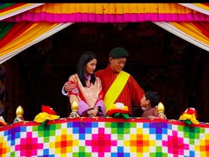 10 Pesona Jetsun Pema, Ratu Termuda Asia yang Bikin Raja Bhutan Tolak Poligami 10 Pesona Jetsun Pema, Ratu Termuda Asia yang Bikin Raja Bhutan Tolak Poligami