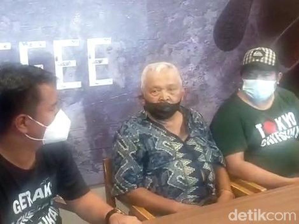 Niat Jual Buku Rohani Islam ke Baim Wong, Kakek Suhud Dikira Mengemis Niat Jual Buku Rohani Islam ke Baim Wong, Kakek Suhud Dikira Mengemis
