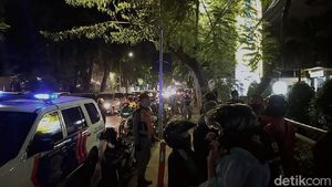 Membludak! Antrean BSU di Surabaya Dibubarkan