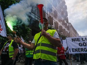 Waspada! Bankir Dunia Peringatkan Krisis Energi Bisa Picu Kerusuhan Sosial