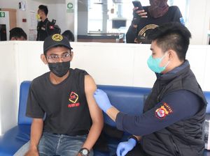 Polda Banten Aktifkan Kembali Gerai Vaksinasi COVID di Kapal Feri