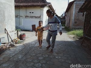 Tolong! Bocah di Klaten Ini Mendadak Buta, Mau Operasi Terbentur Biaya Tolong! Bocah di Klaten Ini Mendadak Buta, Mau Operasi Terbentur Biaya