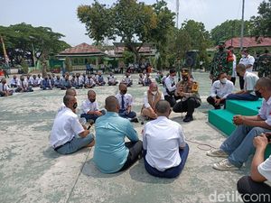 Cegah Tawuran, 100 Pelajar Karawang Mendapat Pembinaan TNI-Polri Cegah Tawuran, 100 Pelajar Karawang Mendapat Pembinaan TNI-Polri
