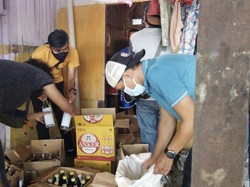 Gelar Razia, Polisi Sita 850 Botol Miras di Pajampangan Sukabumi