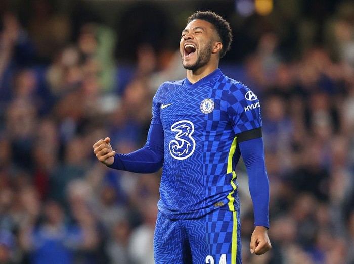 LONDON, ENGLAND - SEPTEMBER 22: Reece James of Chelsea celebrates after scoring the winning penalty in the penalty shoot out during the Carabao Cup Third Round match between Chelsea and Aston Villa at Stamford Bridge on September 22, 2021 in London, England. (Photo by Catherine Ivill/Getty Images)