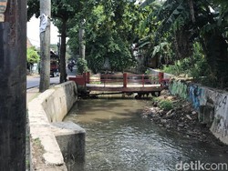 Pemkot Depok Akan Cek Jembatan Tanah Baru yang Rusak dan Sumbat Sampah