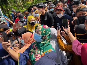 Momen Sandiaga Disambut Meriah Warga Desa Wisata Cikakak