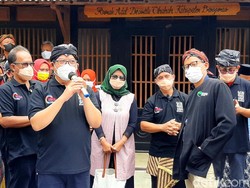 Sandiaga Kunjungi Desa Wisata Cikakak, Disebut Punya Semangat Seperti Ganjar