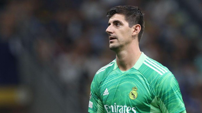 MILAN, ITALY - SEPTEMBER 15: Thibaut Courtois of Real Madrid looks on during the UEFA Champions League group D match between Inter and Real Madrid at Giuseppe Meazza Stadium on September 15, 2021 in Milan, Italy. (Photo by Marco Luzzani/Getty Images)