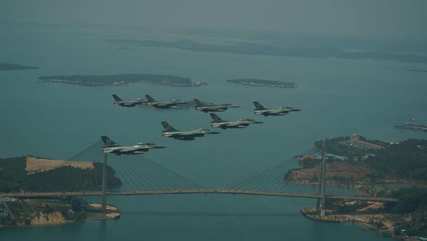 Momen KSAU-CAF RSAF Meet In The Air di Pesawat Tempur Batam-Marina Bay