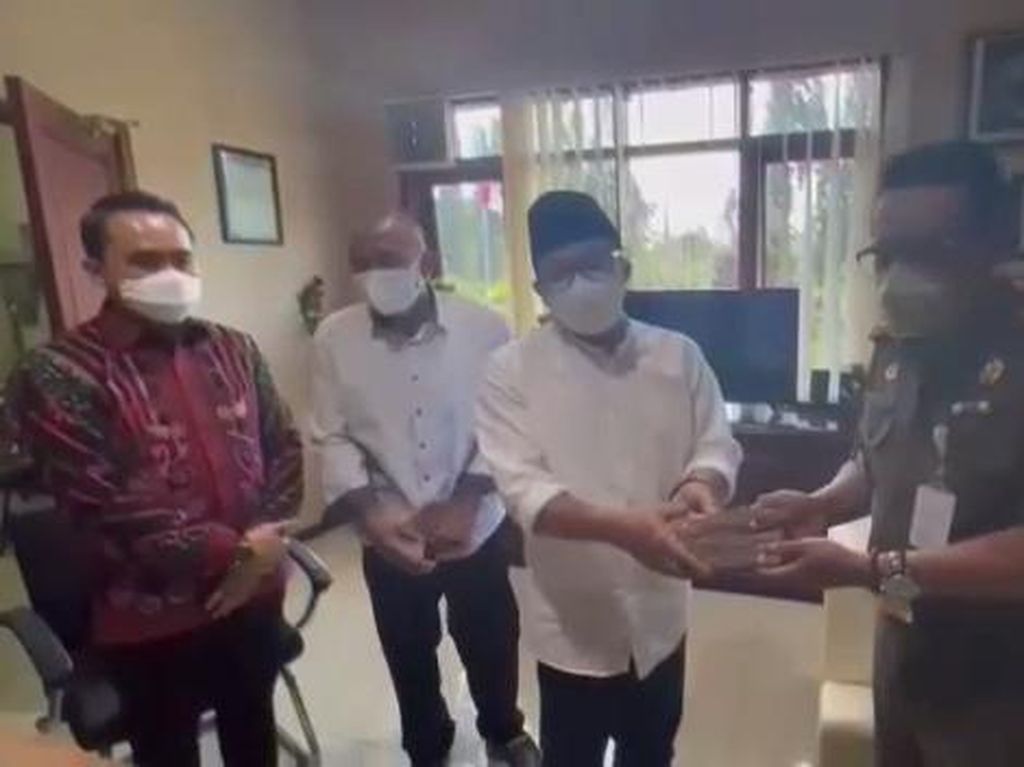 Penampakan Walkot Malang Sutiaji Bayar Denda Langgar PPKM Rp 25 Juta