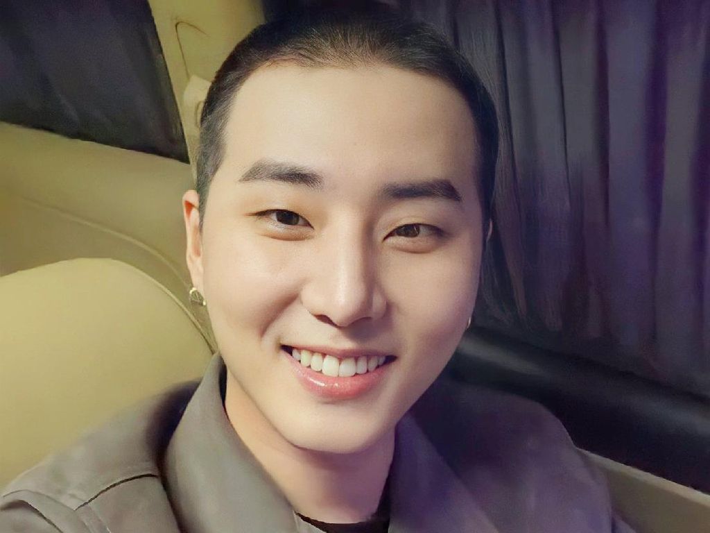 Young K Jadi Idol K-Pop Pertama yang Mendapat Gelar Prajurit Terbaik Young K Jadi Idol K-Pop Pertama yang Mendapat Gelar Prajurit Terbaik