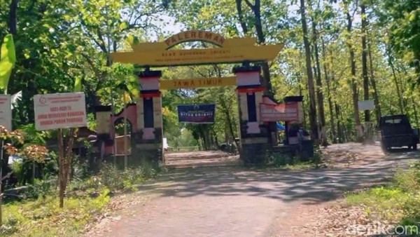 Lokasi wisata spiritual di alas Ketonggo, diberi nama Palereman Alas Ketonggo Srigati. Yakni sebuah area hutan yang memiliki luas sekitar 5 ribu meter persegi, terletak 12 kilometer arah selatan pusat Kota Ngawi. Lokasi wisata spiritual di alas Ketonggo, diberi nama Palereman Alas Ketonggo Srigati. Yakni sebuah area hutan yang memiliki luas sekitar 5 ribu meter persegi, terletak 12 kilometer arah selatan pusat Kota Ngawi.