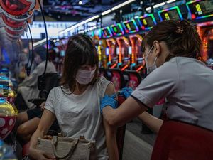 Kala Tempat Main Game di Jepang Disulap Jadi Lokasi Vaksinasi Kala Tempat Main Game di Jepang Disulap Jadi Lokasi Vaksinasi