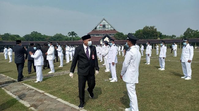Bupati Tangerang Ikut Minta Maaf atas Aksi Polisi Banting Mahasiswa Bupati Tangerang Ikut Minta Maaf atas Aksi Polisi Banting Mahasiswa